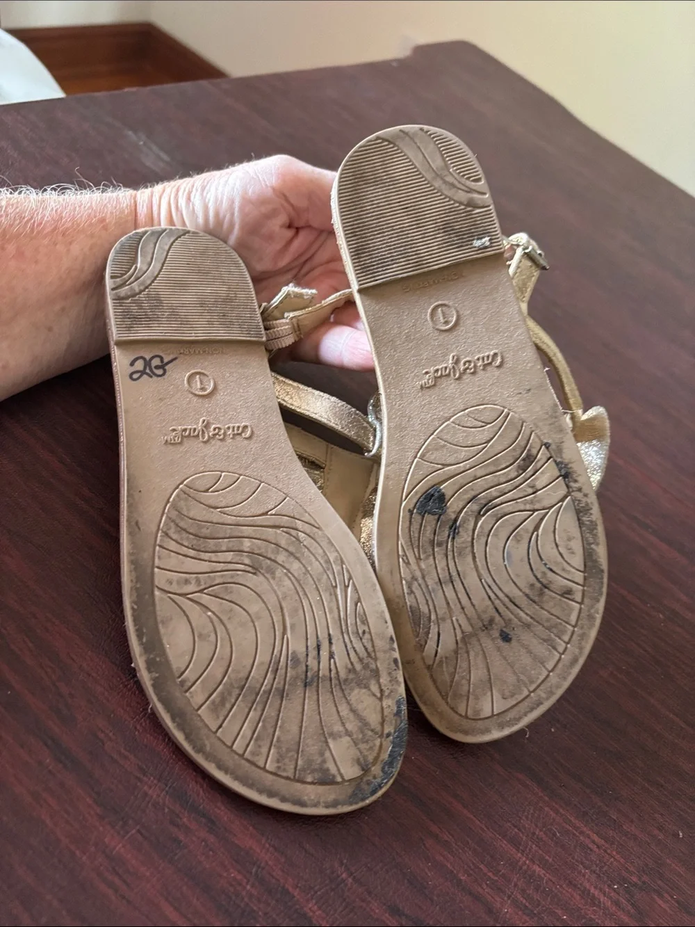 Cat & Jack Girls Gold Leaf T-Strap Sandals